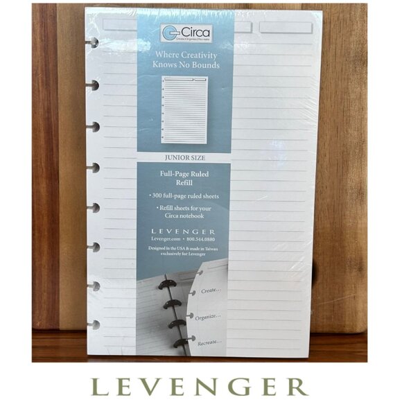 Levenger Ruled 8 Discbound Refill Paper (300 sheets) - Picture 1 of 2